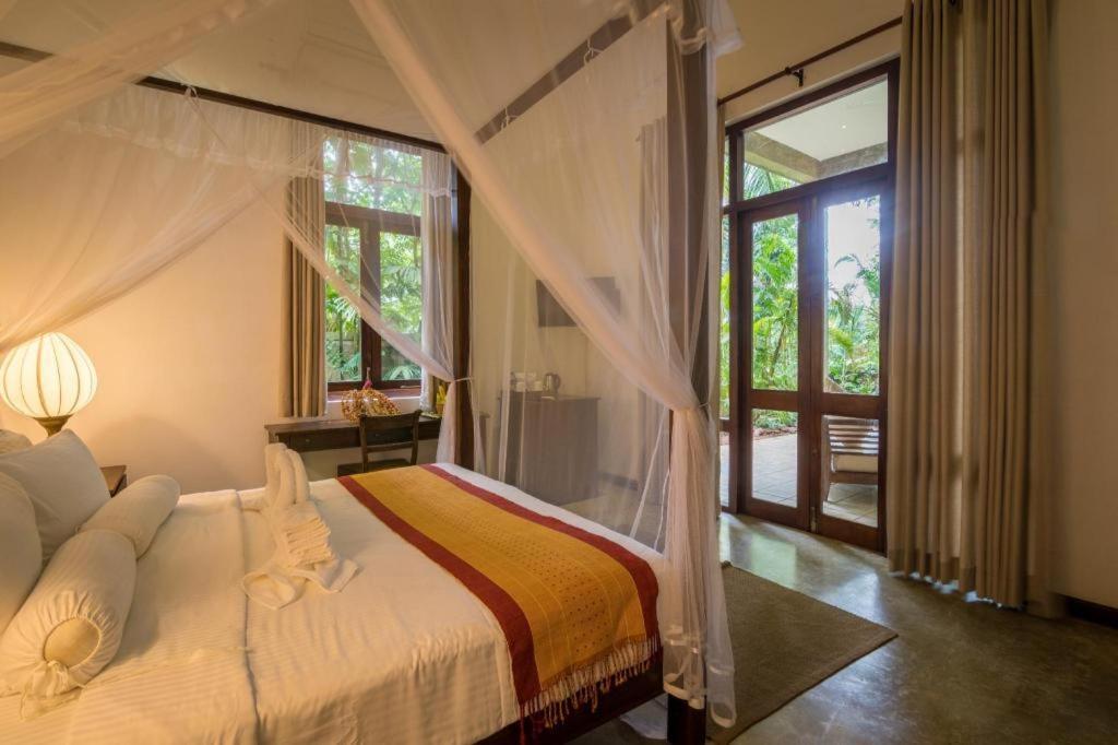 Roman Lake Ayurveda Boutique Resort Ahungalla Dış mekan fotoğraf